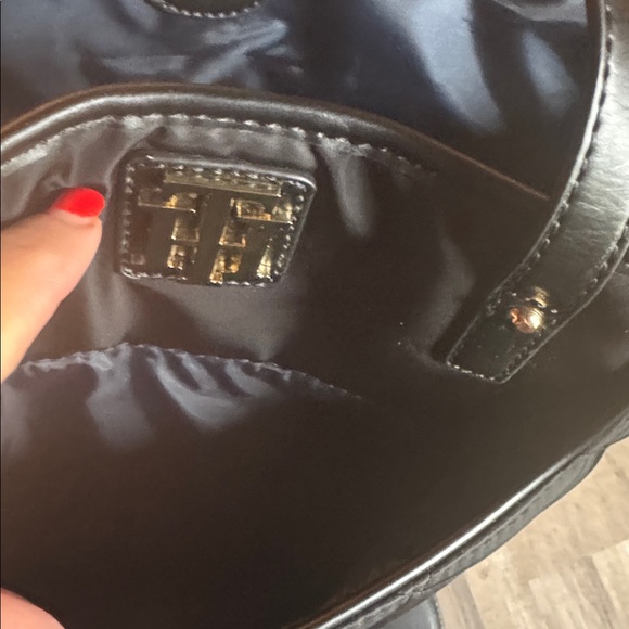 Tommy Hilfiger Black Quilted Tote with Logo Plaque plus mini bag attached - Picture 6 of 7